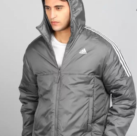 NWT Unisex Adidas Essentials Insulated Hooded Jacket - Small - Picture 7 of 8